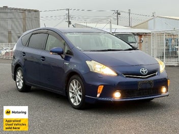 2013 Toyota Prius Alpha G Touring