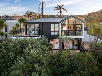A Modern Masterpiece on Northcote Point