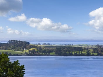 Elevated Living, Unbeatable Views!