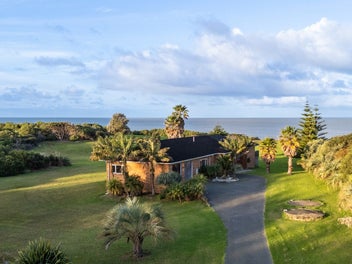 Beachfront paradise in the Winterless North