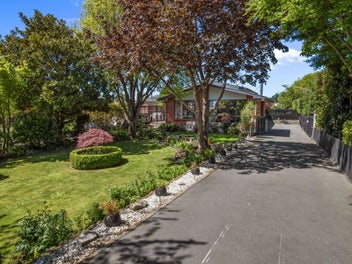 Spacious, modern family retreat