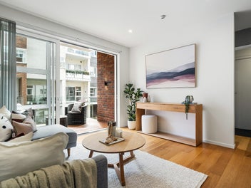 Afternoon sun and easy living - Isaac Building