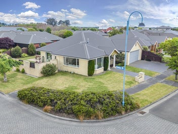 * UNDER OFFER * Redwood Springs Retreat