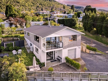 Your Harbourside Retreat - Warm, Modern &...