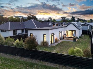 Modern comfort in a peaceful cul-de-sac