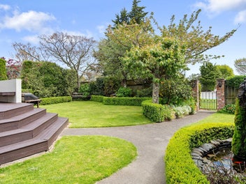 The biggest backyard in Richmond!