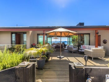 At the summit of style and sea views