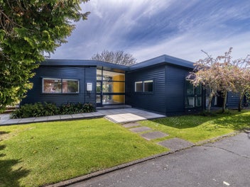 Mid-century gem in the heart of St Johns Hill