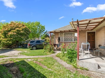 Ugly Beauty - As Is Gem in Russley