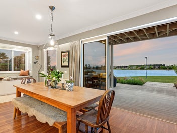 Exceptional Lakefront Position