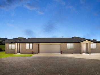 Unrivalled Versatility + 200m2 Shed