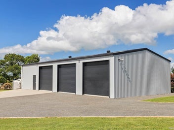 Unrivalled Versatility + 200m2 Shed