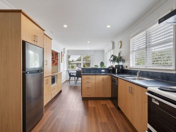 Renovated home and double-glazed sleepout!