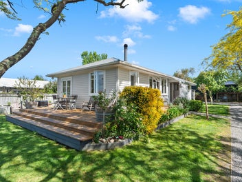 Greytown Oasis - Where Style Meets Comfort