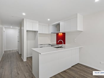 Modern Freehold Townhouse with Garage