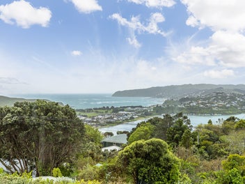 Spectacular Sea Views & Family-Friendly Living!