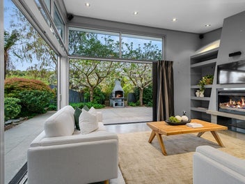 Contemporary Dream, Greenbelt Scene