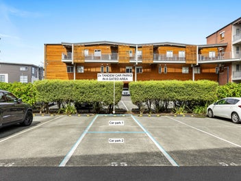 PRICE REDUCED. VENDORS SAY SELL.