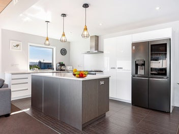 Sun, Space & Views! AUCTION