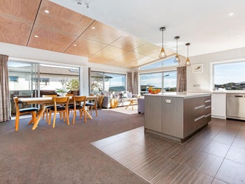 Motivated Vendors, Sunny Home with Views!