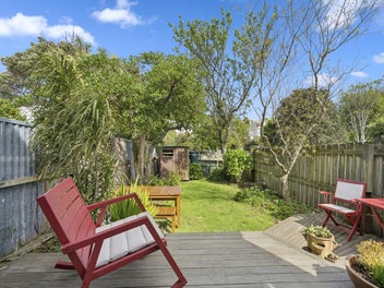 A Sunny Charmer in Mount Cook