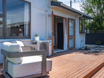 Townhouse lifestyle wrapped in style & character