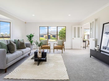 Sunny, Easy-Care Living by the Beach