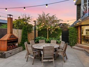 A Rare Family Haven in Smugglers Cove!