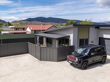 Modern Living in the Heart of Cromwell