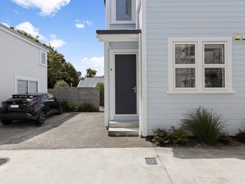 "As New" & Effortlessly Stylish