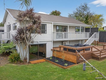 Private, Neighbourly, and Perfectly Positioned!