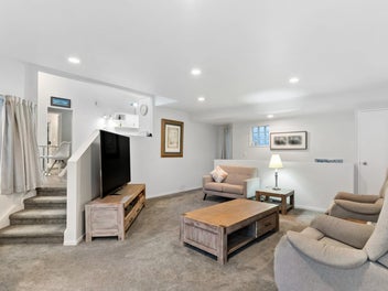 COASTAL HOT SPOT! 2-BEDDY & STUDY ON STEROIDS