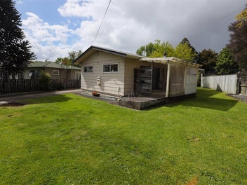 Great starter home or investment!