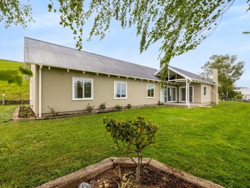 Modern Comfort Meets Country Charm