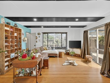 Charming Townhouse Full of Character!