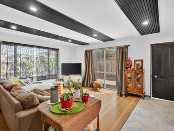 Charming Townhouse Full of Character!