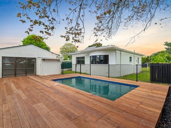 POOLSIDE BEAUTY IN TIME FOR CHRISTMAS!