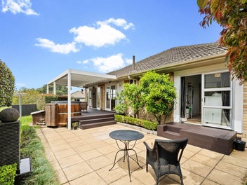 Elevated Family Gem – Sun, Space & Style