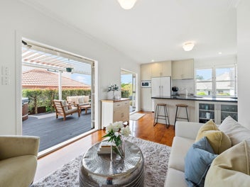 Elevated Family Gem – Sun, Space & Style