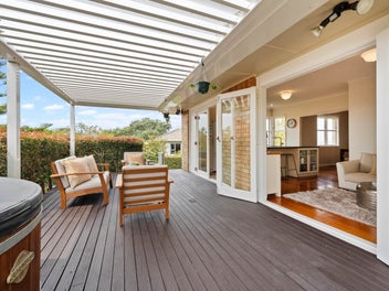 Elevated Family Gem – Sun, Space & Style