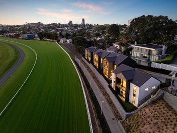 Grandstand Views - The Hill