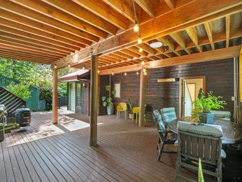 Views, BBQ's in 4 bedroom home in glorious spot