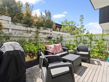 Modern Edge, Leading Location