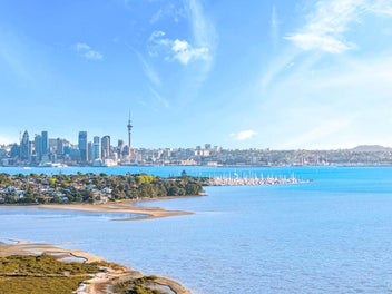 Exceptional Solid Home - Breath taking Sea Views!