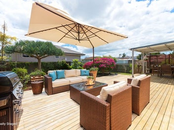 3 Bed, 1 Bath, 2 Toilets, Boat/Caravan Park!