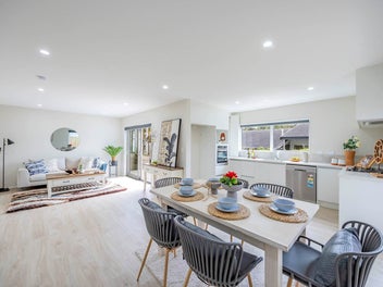 Spacious kitchen & Large Garden