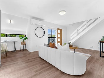 5-Minute Walk to Macleans College