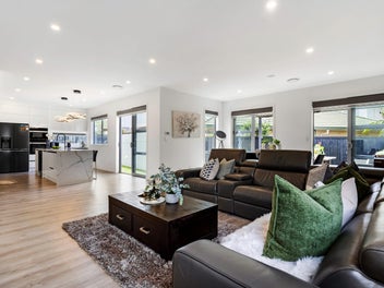 Spacious & sophisticated in the heart of Ellerslie