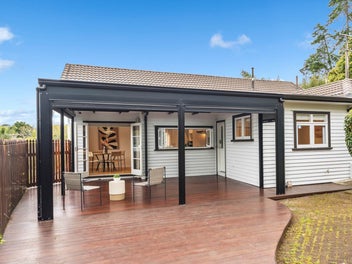 Family home & Potential in DGZ – 950m² Corner Site