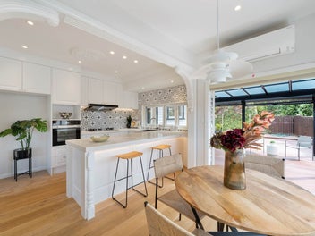 Urgent sale! — Epsom Family home 950m2 in DZ